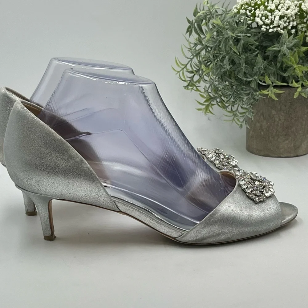 Badgley Mischka Petrina Women's Bridal Silver Metallic Crystal‎ Pumps Sz 8